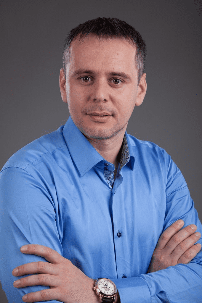 Александр Новиков