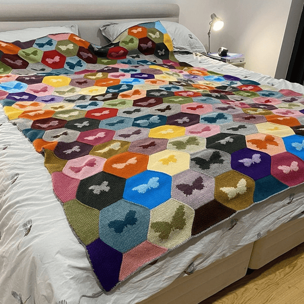 [Вяжи.ру] [Dee Hardwicke] Жаккардовый плед с бабочками Butterfly Patchwork Quilt (2025)