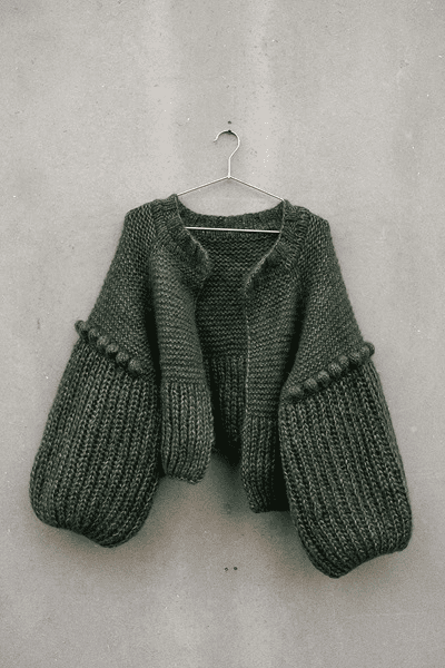 [Вяжи.ру] [Neringa Ruke] Жакет с шишечками Grey sheep bobble (2024)