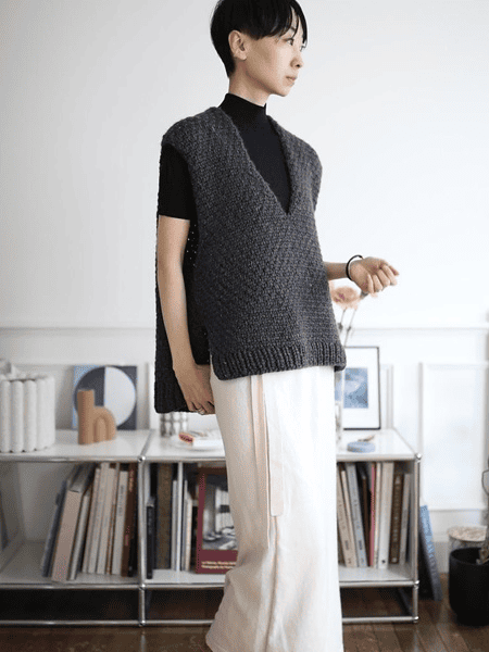 [Вяжи.ру, Рю Ямамуро] Жилет унисекс спицами из толстой пряжи Grid (2024)