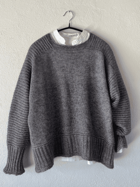 [Вяжи.ру] [Lone Kjeldsen] Оверсайз пуловер с платочным узором на рукавах Rilling (2024)