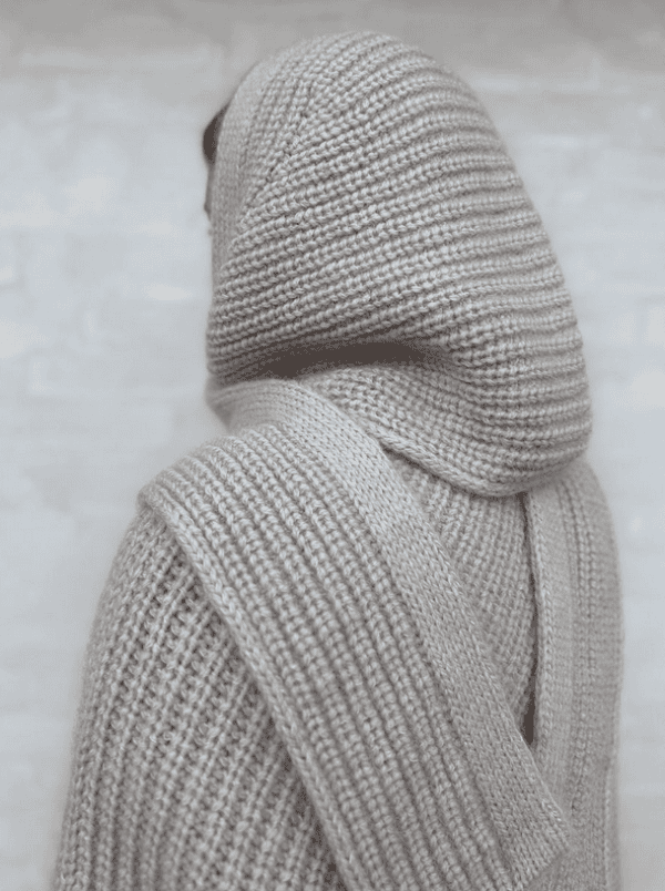 [Вяжи.ру, Norgardknit] Шарф-капюшон My Flow Hood, вязанный полупатентной резинкой спицами (2025)