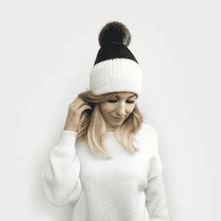 [Debrosse] Двуцветная вязаная шапка Саванте (2025)