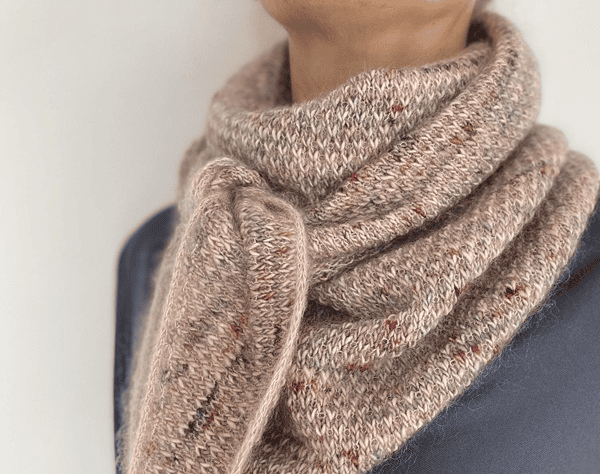 [Вяжи.ру] Вязанная спицами простая текстурная шаль Uptown (2025)