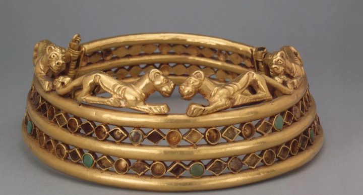 Из истории женских ювелирных украшений XVII-XX вв. «Бусы нижут золотые на серебряную нить»: ожерелье, колье, сотуар [Музеи Кремля] [Юлия Уварова]