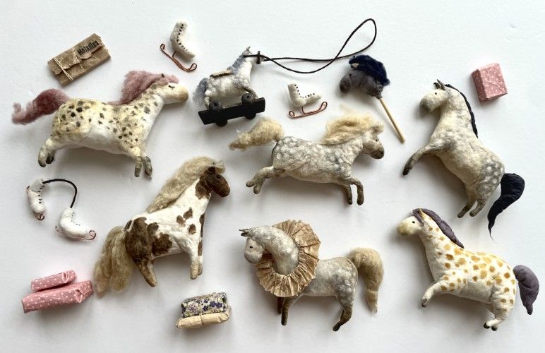 [Ватные игрушки] Кони в яблоках [lectoroom] [Аделия Минибаева]