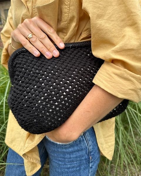[Вязание] Клатч вязаный спицами ажурной сеткой Juno Clutch [Вяжи.ру] [PetiteKnit]