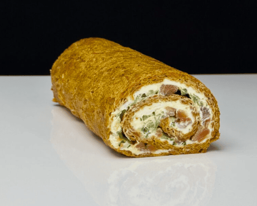 Рулет морковный с огурцом и красной рыбой [Мария Манахова]