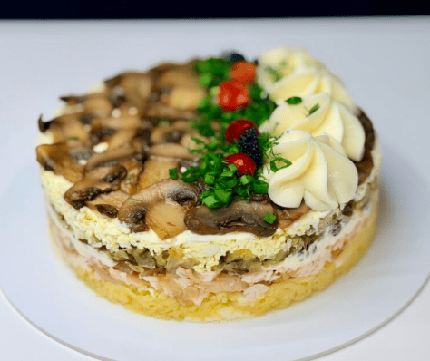 Салат купеческий с грибами и копченым куриным мясом [Мария Манахова]