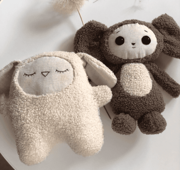 [Gala Palle] [Елена Павленко] Выкройка подушки-овечки с мастер-классом по пошиву и выкройка игрушки Чебурашка в подарок (2026)